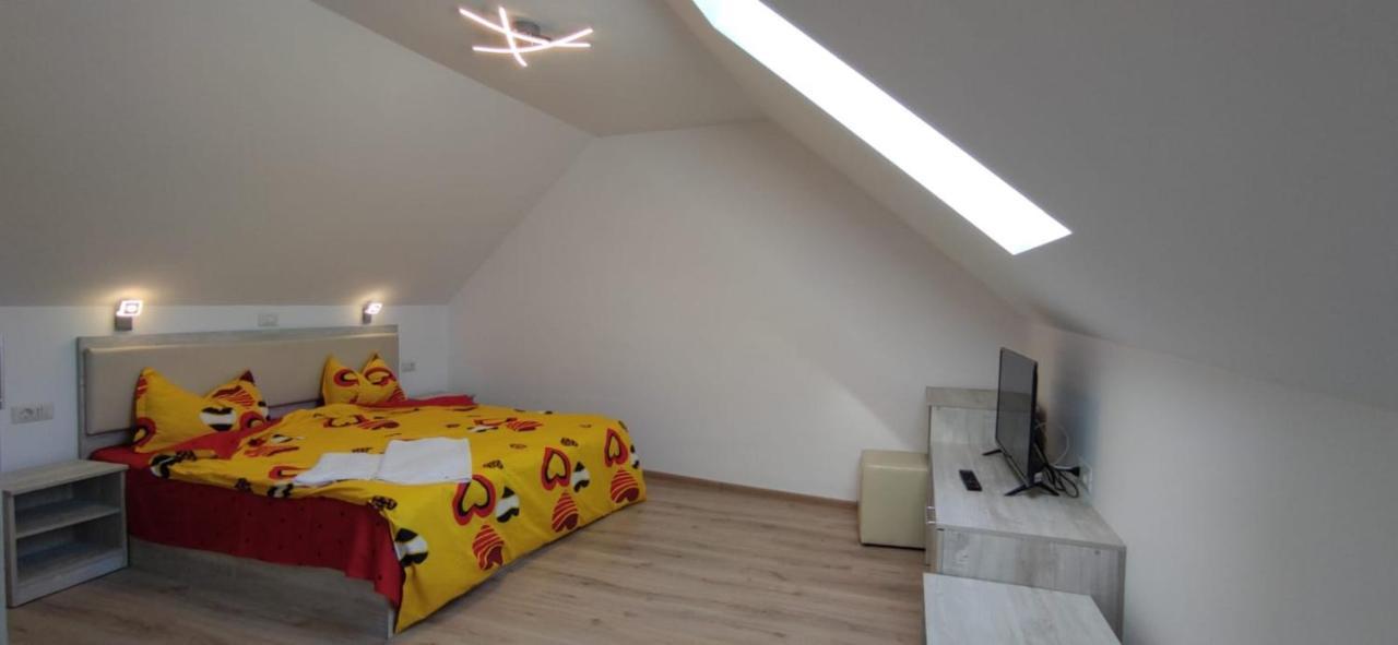 Calypso Rooms Făgăraş Buitenkant foto
