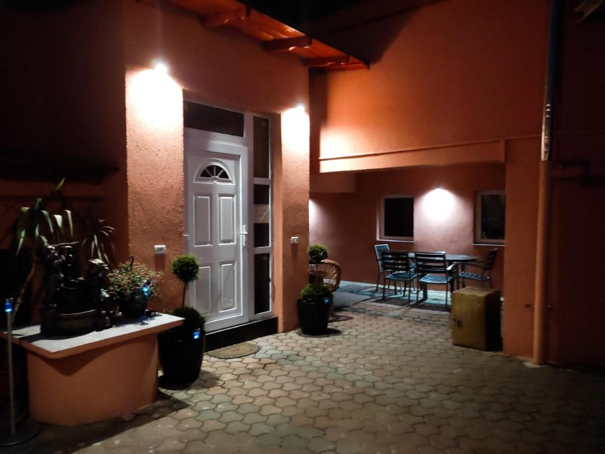 Calypso Rooms Făgăraş Buitenkant foto