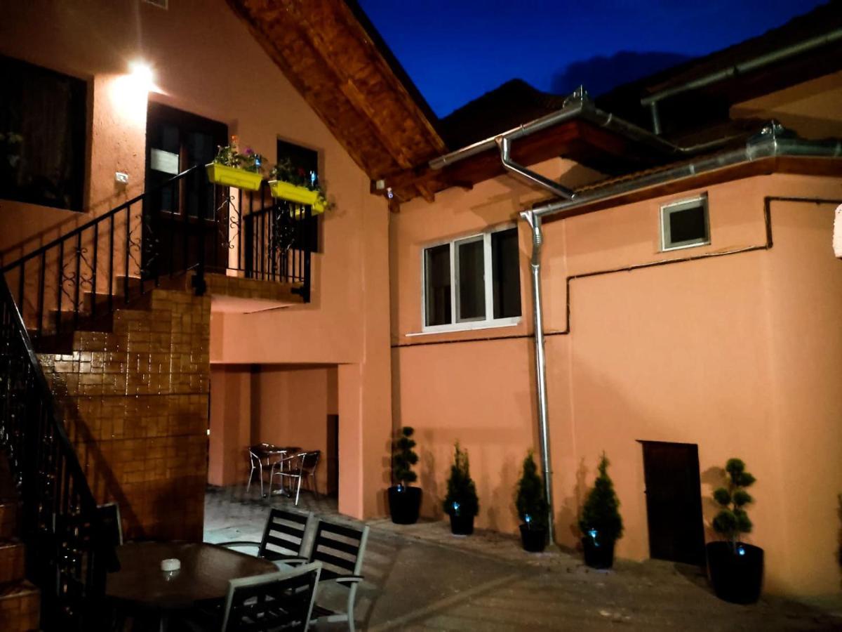 Calypso Rooms Făgăraş Buitenkant foto