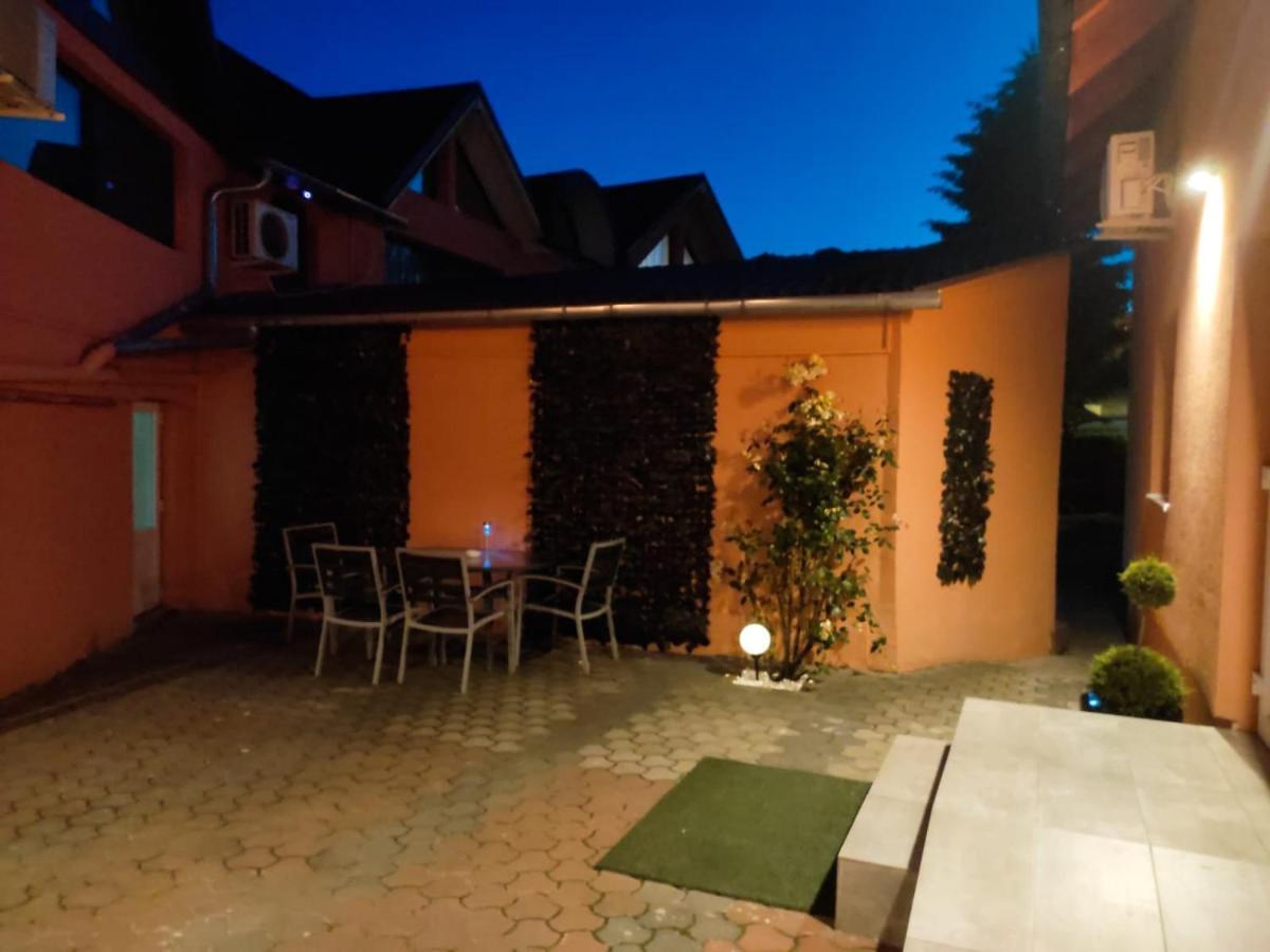 Calypso Rooms Făgăraş Buitenkant foto
