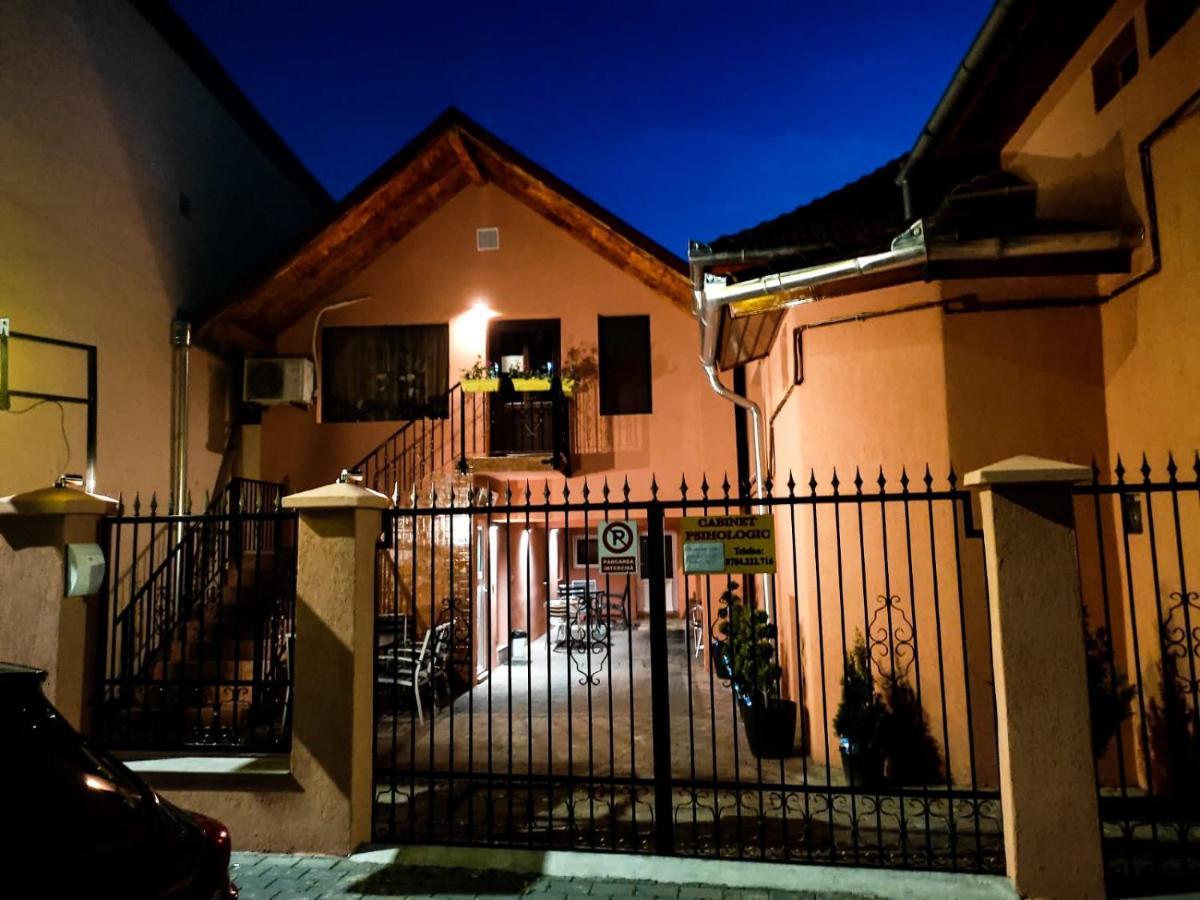 Calypso Rooms Făgăraş Buitenkant foto
